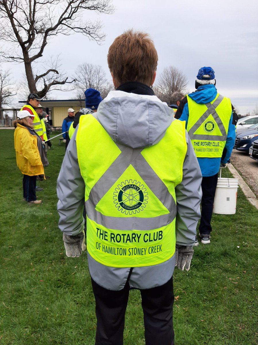This morning we joined hundreds of Rotarians participating in the <a href="/Rotary7090/">Rotary District 7090</a> Great Lakes Watershed Clean-up. Participants included teenagers, octogenarians &amp; furry friends too! #EarthDay #Community #Rotary #PeopleOfAction