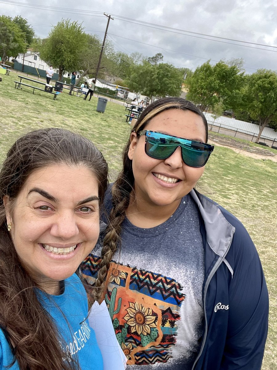 AlfanoY's tweet photo. Kudos to the Salazar Family for coming together to organize this cool event! #swmakeyourmark @MolinaSunset #DallasISDisReady #SunMolRiseUp @transformDISD @dallasschools @dallasisdparent @salazareagles #disdproud #salazareagles @teamdallasisd @PersonalizeDISD #Personalizedlearnin https://t.co/GRDm2YU4X9