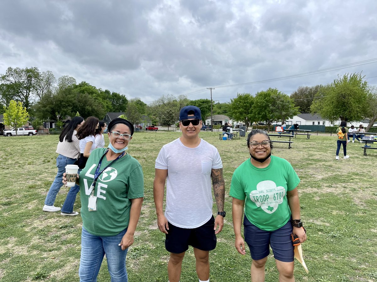 AlfanoY's tweet photo. Kudos to the Salazar Family for coming together to organize this cool event! #swmakeyourmark @MolinaSunset #DallasISDisReady #SunMolRiseUp @transformDISD @dallasschools @dallasisdparent @salazareagles #disdproud #salazareagles @teamdallasisd @PersonalizeDISD #Personalizedlearnin https://t.co/GRDm2YU4X9