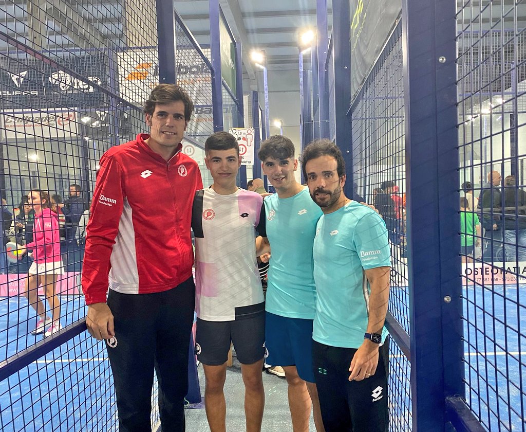 Tras las victorias de hoy, Mikel Ramos (Benjamín), Paula Ferrán (Alevín), David Gala y Daniel Santigosa (Junior) jugarán mañana domingo las finales de sus respectivas categorías.

¡A por todas!🙌🙌🙌