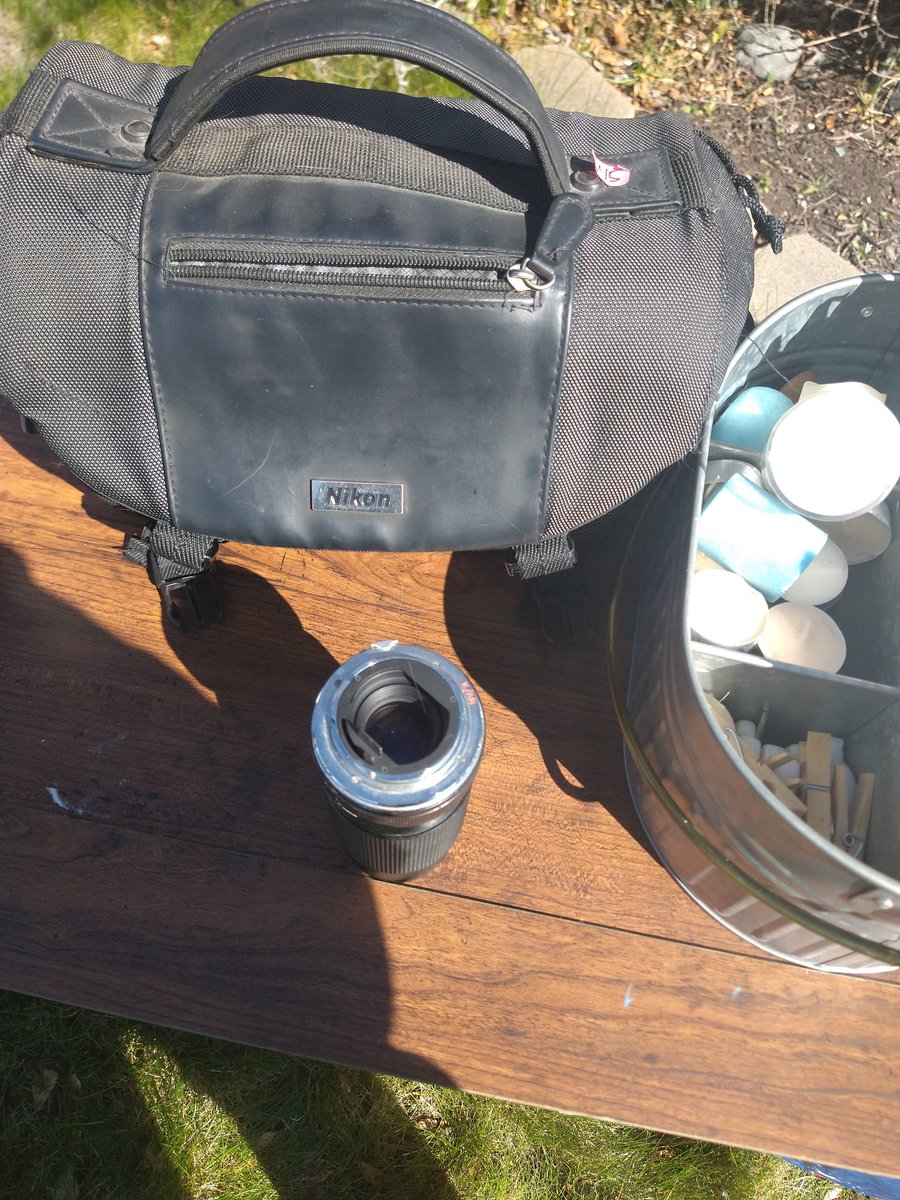 Ashesfall_'s tweet photo. Camera set $30
Golf set (clubs, bag, balls) $10
Idk shit about golf stuff but there is maybe 3dozen balls,15 clubs so it can't be cheap.
I love yardsales.
Included a Google search of the camera prices new and used online.
#yardsale #garagesell #trunksale https://t.co/hFN01Y6SYi