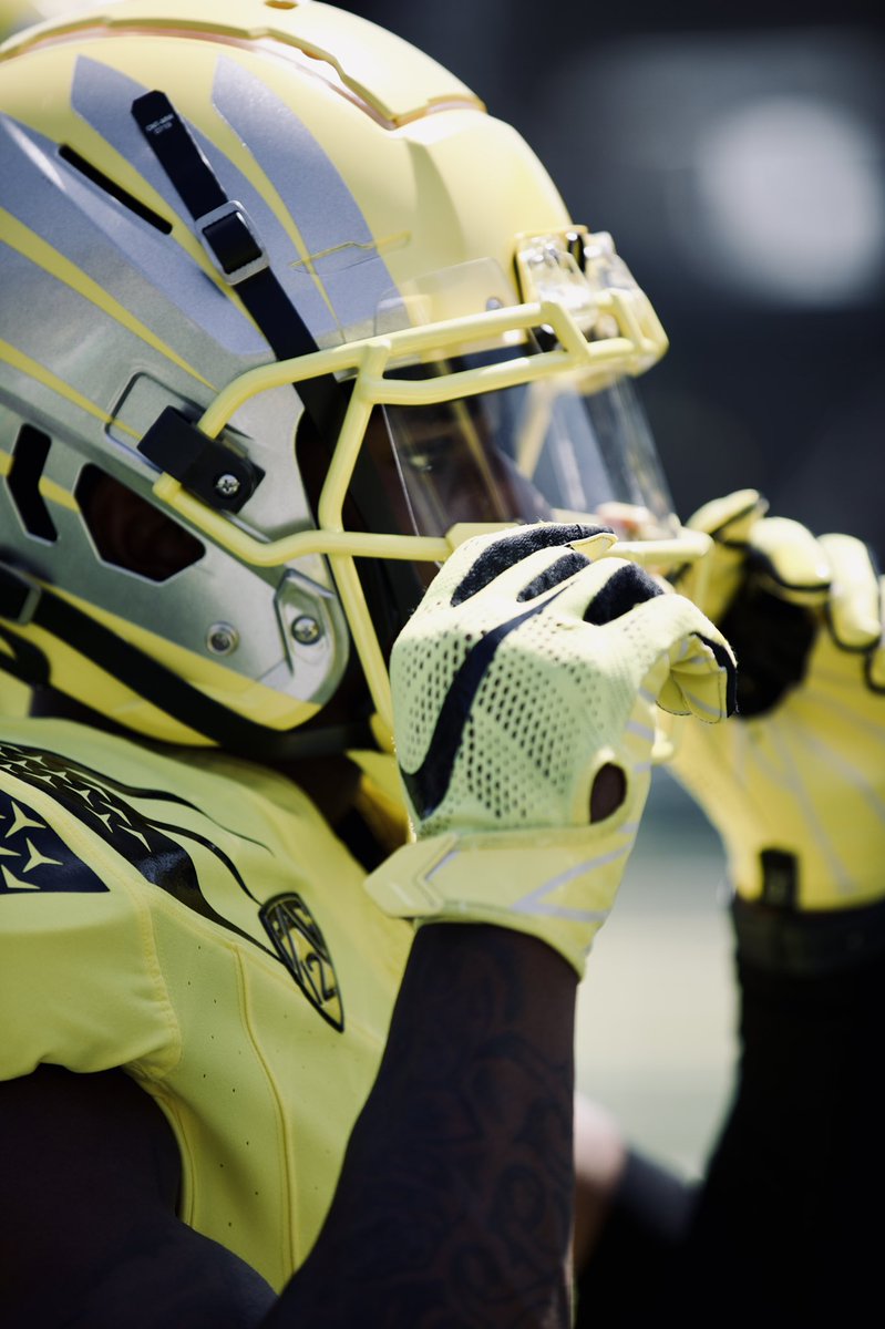 oregonfootball's tweet photo. Oregon Football™️ https://t.co/nDEWaw2uL8