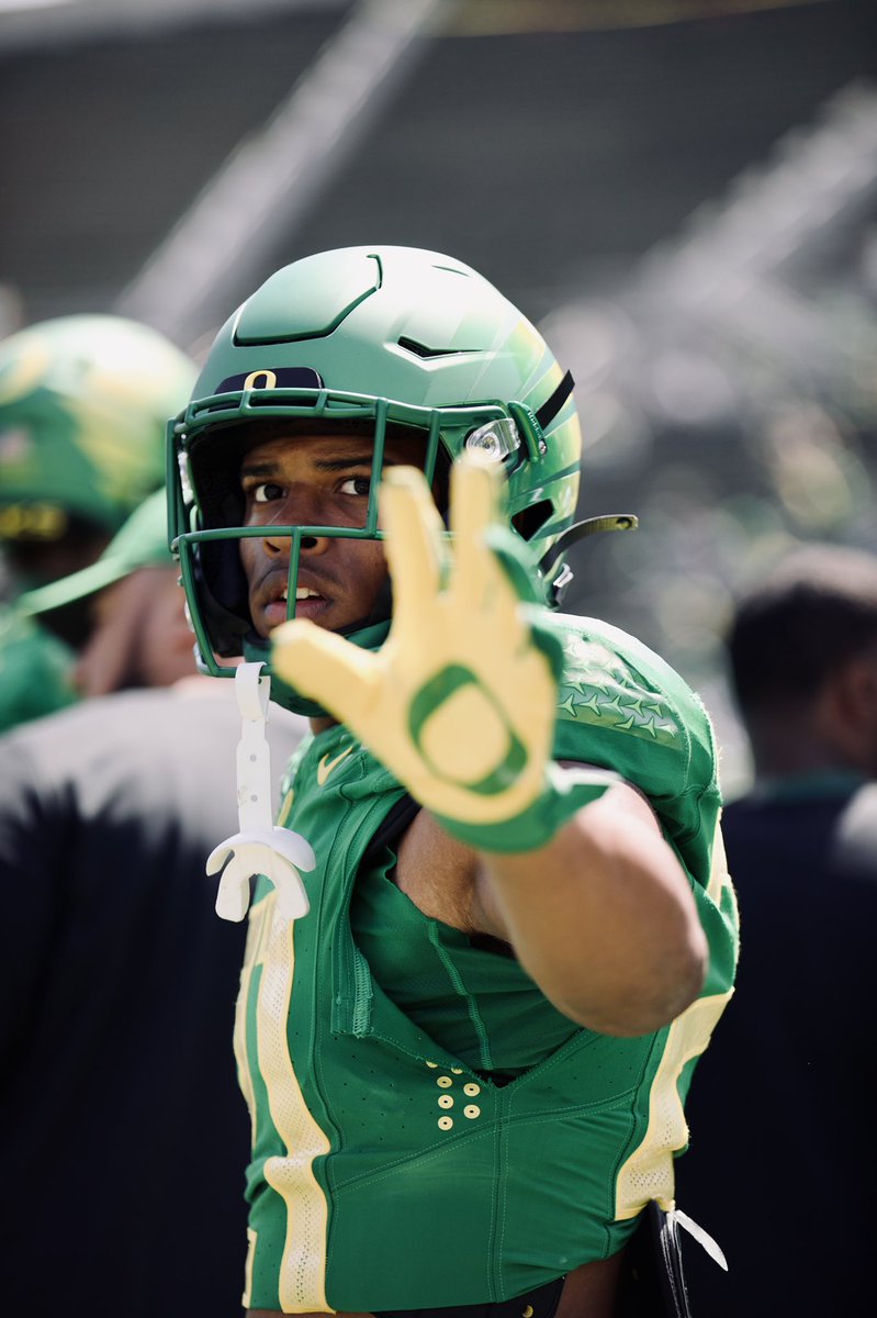 oregonfootball's tweet photo. Oregon Football™️ https://t.co/nDEWaw2uL8