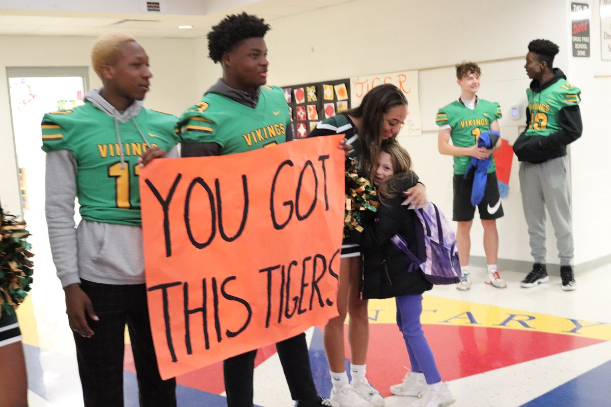 .<a href="/Parkview_Viking/">Parkview High School</a> football players, cheerleaders cheer on <a href="/McGregor_SPS/">McGregor Elementary</a> students for MAP test success 📣 

MORE: ow.ly/mxev50IPOfv

<a href="/MOEducation/">Missouri DESE</a>