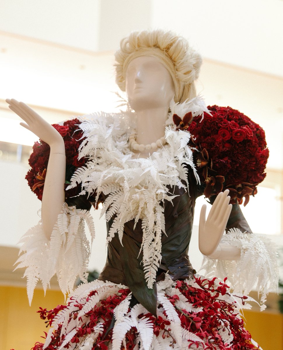 Phenomenal FEMMES 😍 The floral tributes continue in the form of Serena Williams, Frida Kahlo, Iris Apfel, and Edith Wharton at the Fleurs de Villes FEMMES exhibition.

Now until tomorrow, April 24 • Jewel Court South Coast Plaza.

📸: Samantha Smith

southcoastplaza.com/fleurs-de-vill…