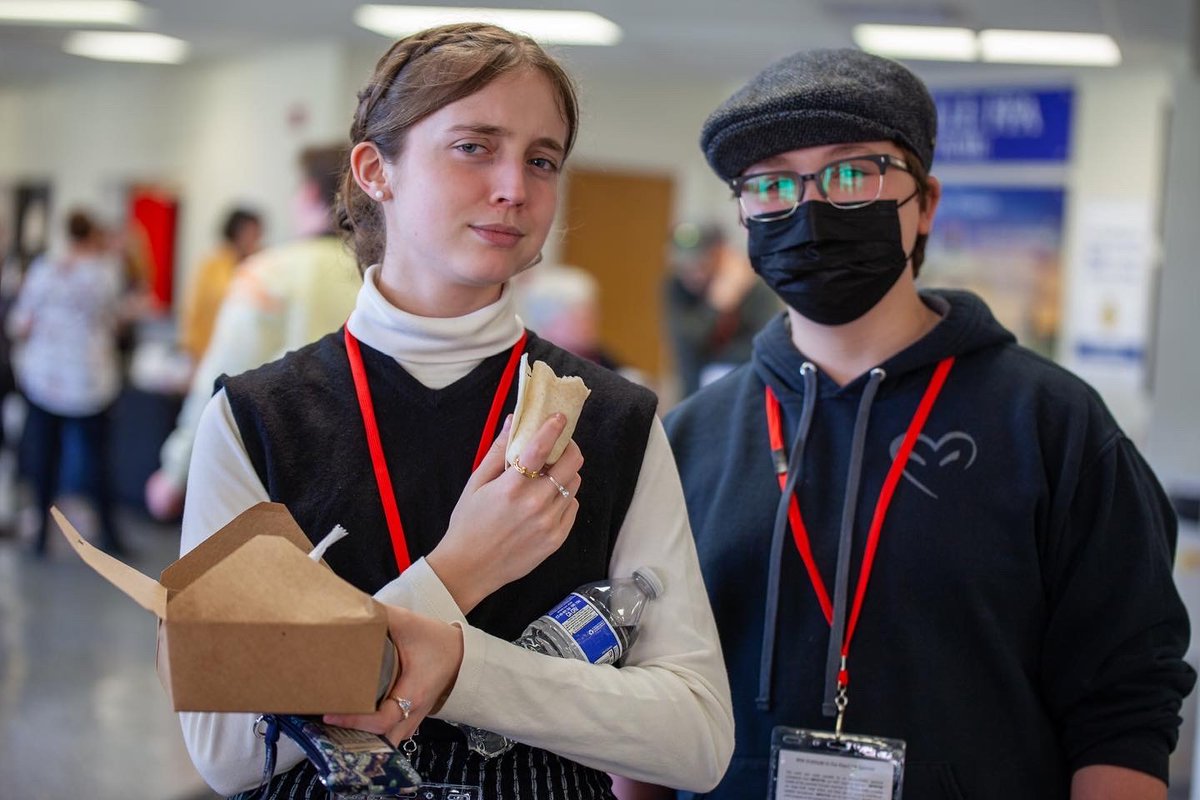 Stopped in at Leon’s today to thank them again for providing boxed lunches to all of our speakers, performers, and volunteers at the TEDx event last weekend! The turkey wraps and homemade chips were fantastic and much appreciated!

<a href="/LeonsGarageOH/">Leon's Garage</a>