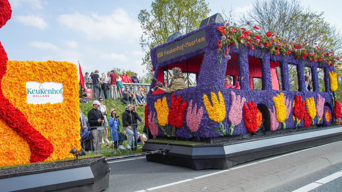 Keukenhof (@visitkeukenhof) on Twitter photo De Keukenhof corsowagen voor <a href="/HETbloemencorso/">Bloemencorso Bollenstreek</a> van 2022! Veel mensen hebben na twee jaar weer genoten van een prachtig corso. De Keukenhof corsowagen voor <a href="/HETbloemencorso/">Bloemencorso Bollenstreek</a> van 2022! Veel mensen hebben na twee jaar weer genoten van een prachtig corso.