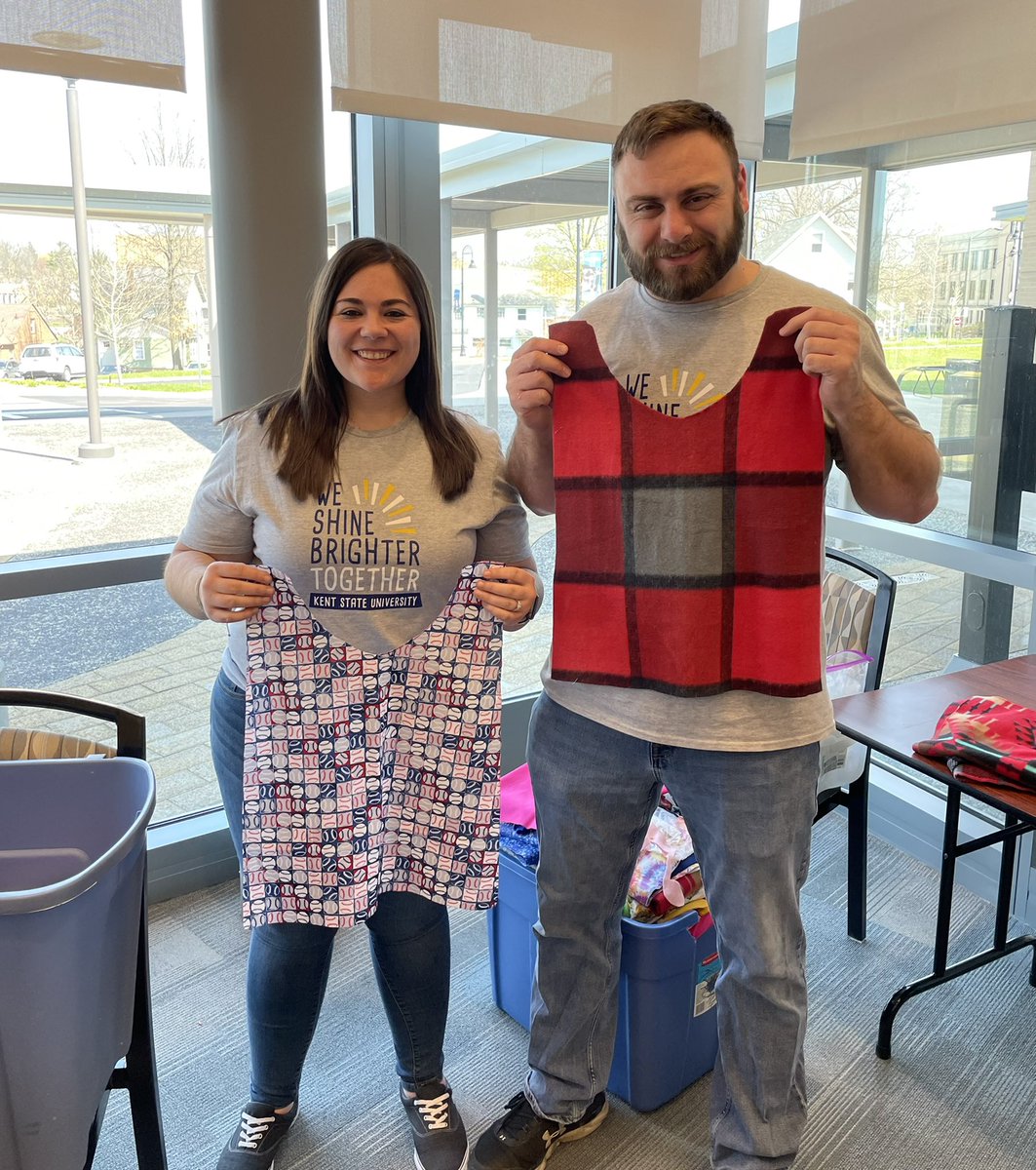 MrsKatieClark_'s tweet photo. Completed our final two alumni service projects for Flashes Give Back Week! We cut out capes for kids and donated clothes to the career closet. @KSUAlumni #FlashesGiveBack https://t.co/TqmbPcLq2V
