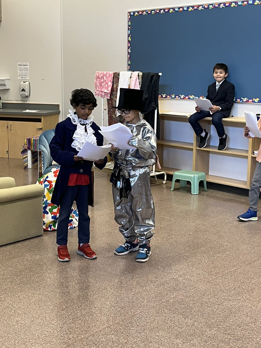 MsSpicerteaches's tweet photo. Division 8 had a jam packed day on Friday. We performed our Reader’s Theatre scripts to the Kindergarten class and we spend the afternoon appreciating the earth’s beauty as we began our investigation of the Coast Salish Seasonal Round. #EarthDay2022 https://t.co/Whelvh0y0b