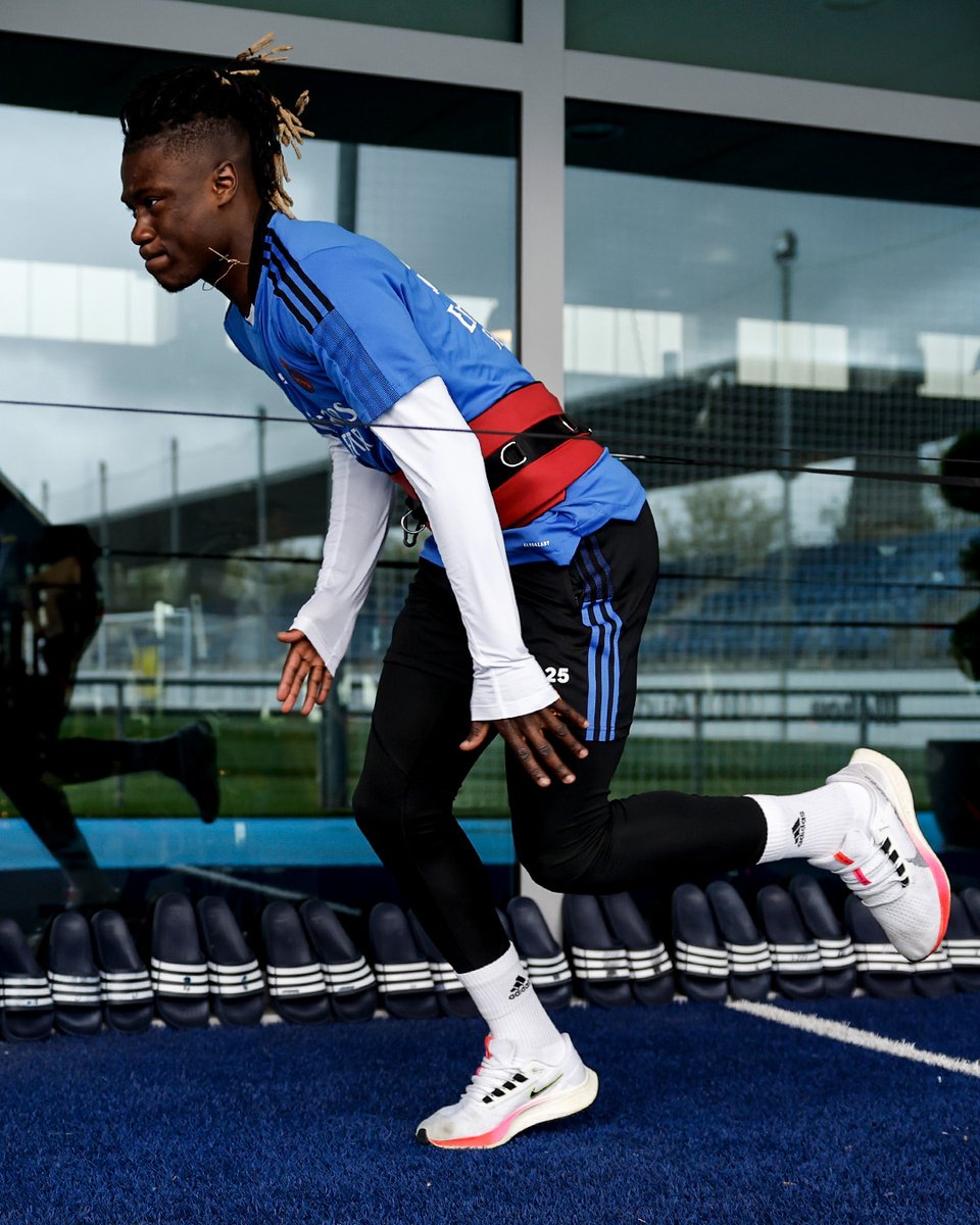 realmadrid's tweet photo. 🏃💨 https://t.co/zoqJQJte7J