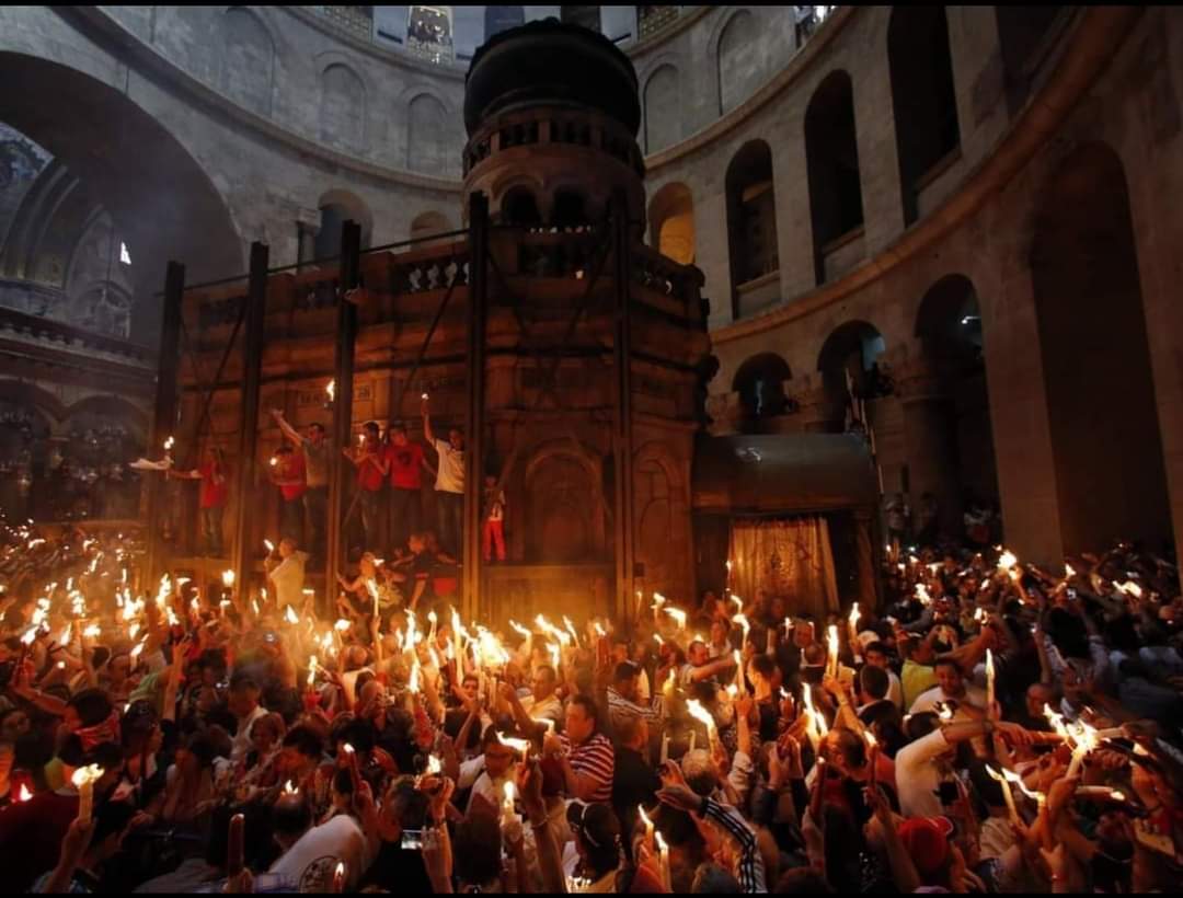 Joyeuses Pâques aux orthodoxes
Que la #France ressuscite aussi et se lève 🙏🇫🇷✝️
Photo du Saint Sépulcre 
#Paques #electionpresidentielle2022 #SamediSaint
