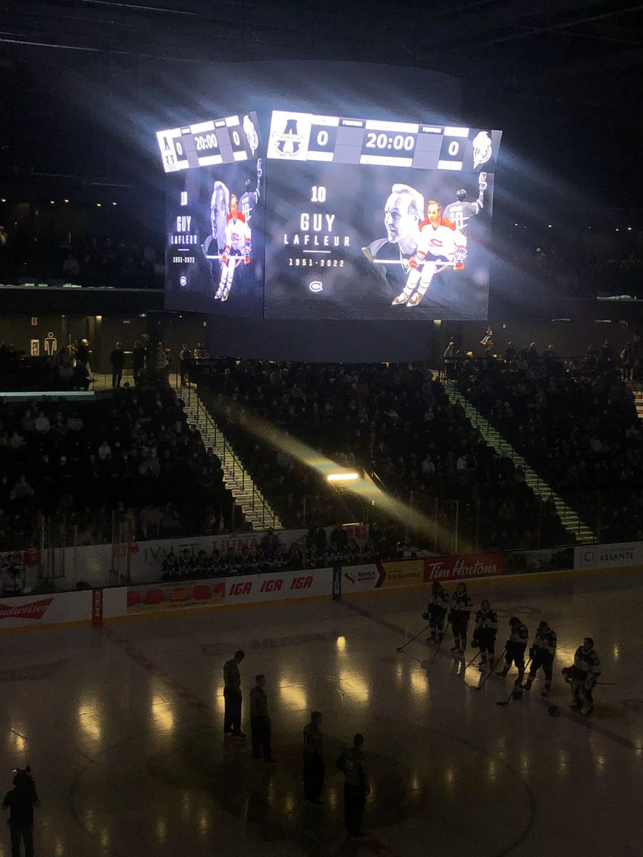 Les Olympiques de Gatineau rendent hommage à Guy Lafleur.