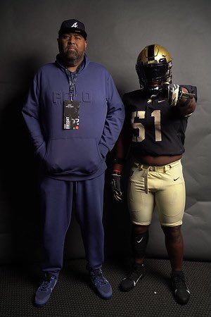 Had a great time <a href="/ArmyWP_Football/">Army Football</a> yesterday!! Enjoyed the beautiful scenery on the campus!!🖤⚔️ #BEATnavy <a href="/CoachJeffMonken/">Jeff Monken</a> <a href="/CoachSeanCronin/">Sean Cronin</a> <a href="/TheBecaPerez/">Beca Perez</a>