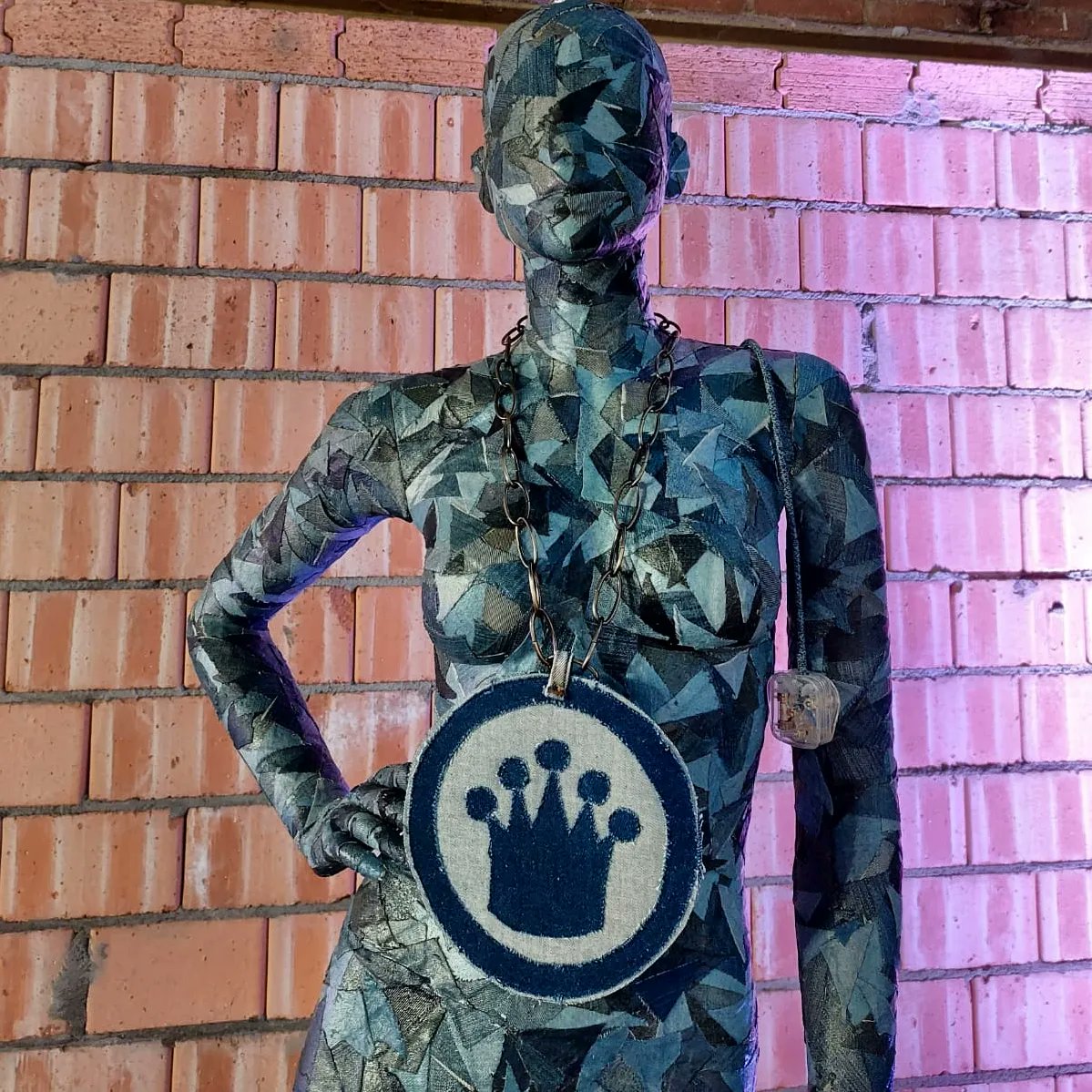 Dolly Fixtures tweet media