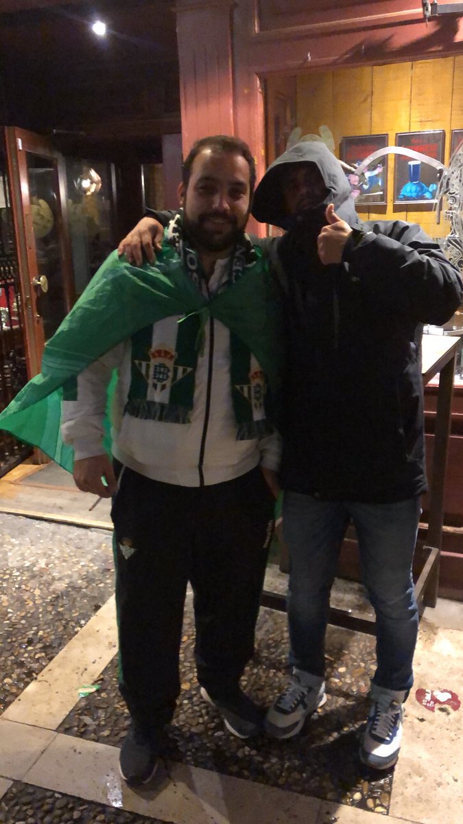 Victor5RMolina's tweet photo. Twitter haz tu magia!
Tengo un amigo que es un yonqui del @RealBetis y su sueño seria recibir las botas con las que va a meter el gol de la victoria @BorjaIglesias9.
Espero que tu sueño se cumpla amigo @jorgelpz93 https://t.co/oQg0td9Lck