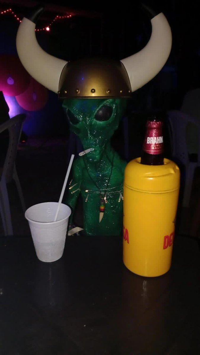 chilloutbarofc's tweet photo. Mano Robson 🛸
#chilloutbar https://t.co/uWY3zNhJWT