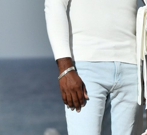 kemziii's tweet photo. I’ve never tried this “twitter do your thing” but let’s go.

Lost my bracelet at either OSA, Jangas or Stadium, went 3 places that night.

It’s engraved “KXNG 9/30”

I can easily buy another but I’d like to have this one back cause it meant something so a RT would help https://t.co/oyEx3AGY6T