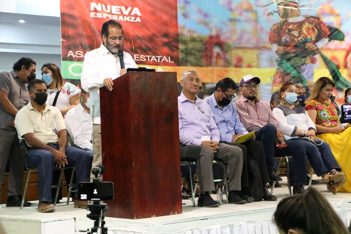 SesulBolanos's tweet photo. Hoy estamos reunidos con el Profesor René Bejarano Martínez, líder nacional del Movimiento Nacional por la Esperanza, la misma esperanza que mueve a los oaxaqueños. 
Este 5 de junio, ratificaremos nuestro compromiso con la Cuarta transformación. https://t.co/hc8cBiu1NL