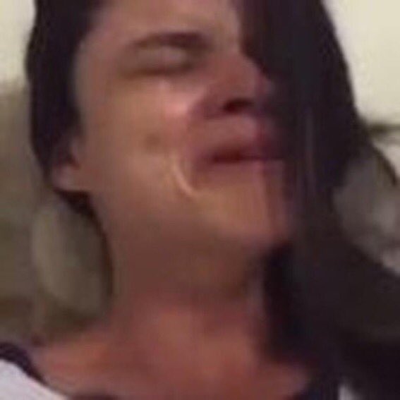 xingwar's tweet photo. @KAIUCHIS esses dias fui beijar o menino que sou apaixonada e na hora que tava rolando eu comecei a rir https://t.co/HMnS2v7DAe