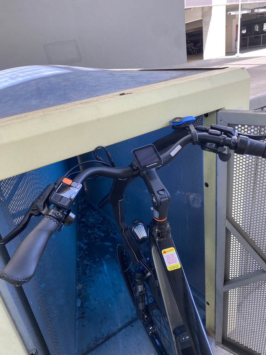 87silverfox's tweet photo. Hey @BikeLink_ this is great in theory, but my bike won’t fit in a locker at Pleasant Hill BART due to height (and a rear basket) and the group storage won’t let me in.  Been on the phone for 15 minutes waiting for someone to pick up. @SFBART @BikeEastBay https://t.co/ykIojNRJof