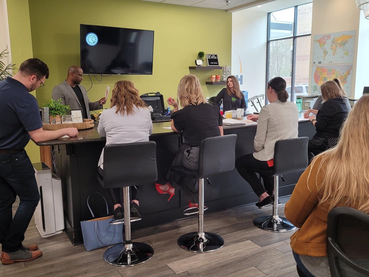 Lead_Connect_IN's tweet photo. An awesome turnout and great information was given at our wellness refresh yesterday! Bonnie and @lt_wellnessbox from Wellness Box Inc. had helpful tips to inspire overall health. 

Be sure to keep an eye out for our next meeting! https://t.co/osovUgtVlf