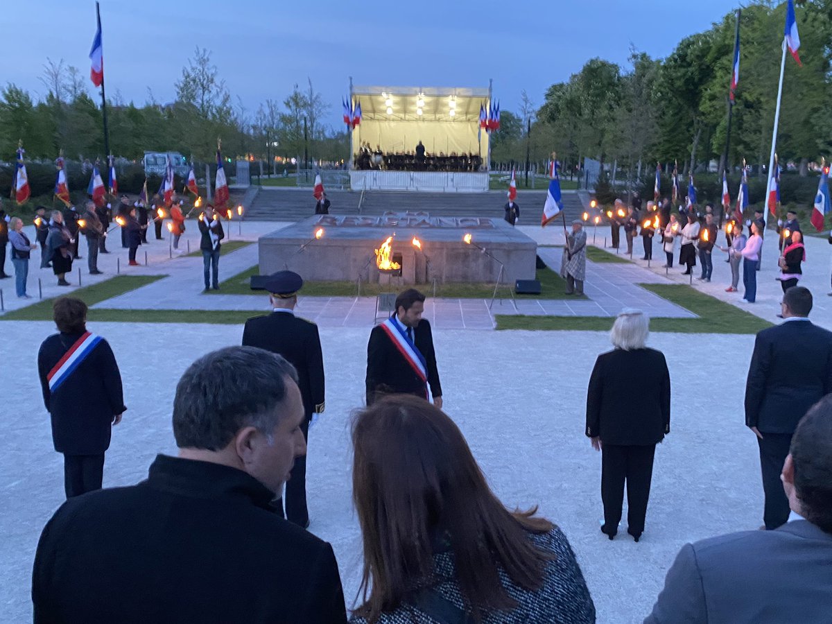 fmitouart's tweet photo. Veillée #solennelle du 77ème anniversaire de la #journée nationale du #souvenir des victimes et des héros de la déportation. #Fier d’être invité et de participer avec @ArnaudRobinet @CaVautrin @xavieralbertini https://t.co/WoqdCBwRKI