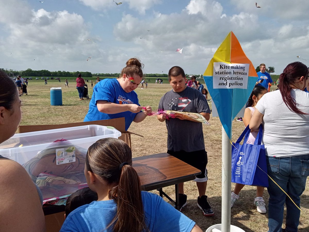 BittingsNE's tweet photo. We had a great time at our Community Kite Festival!!! Thank you to everyone who made today such a success. #1Heart1Seguin #MatadorFamily #ItTakesAVillage  🤗💛🪁 https://t.co/qjmcYTS6Bc