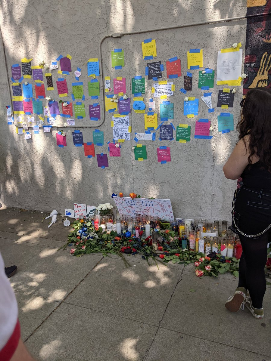 Spenceplaysbass's tweet photo. #FeerickForever #RIPTimFeerick #RIPTim
A very heartwarming memorial from the DGD community. It was very touching, and a good way to remember Tim and start Swanfest. https://t.co/A1tWTQve8c