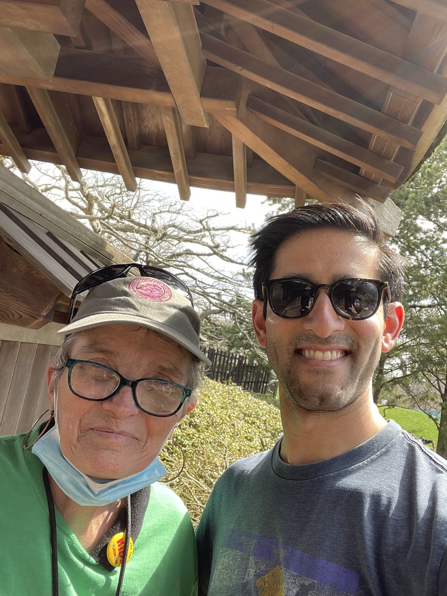 chicagosamir's tweet photo. Cherry blossoms (Sakura) in full bloom at @ChicagoParks thanks to a great partnership with @JpnCons_Chicago @JapanGov. Took 10 years but they’re now consistently blooming every year. Most do this weekend in #Chicago. Nice seeing my friend Louise there who leads @JacksonParkAC https://t.co/hEPtWiQJ1Z