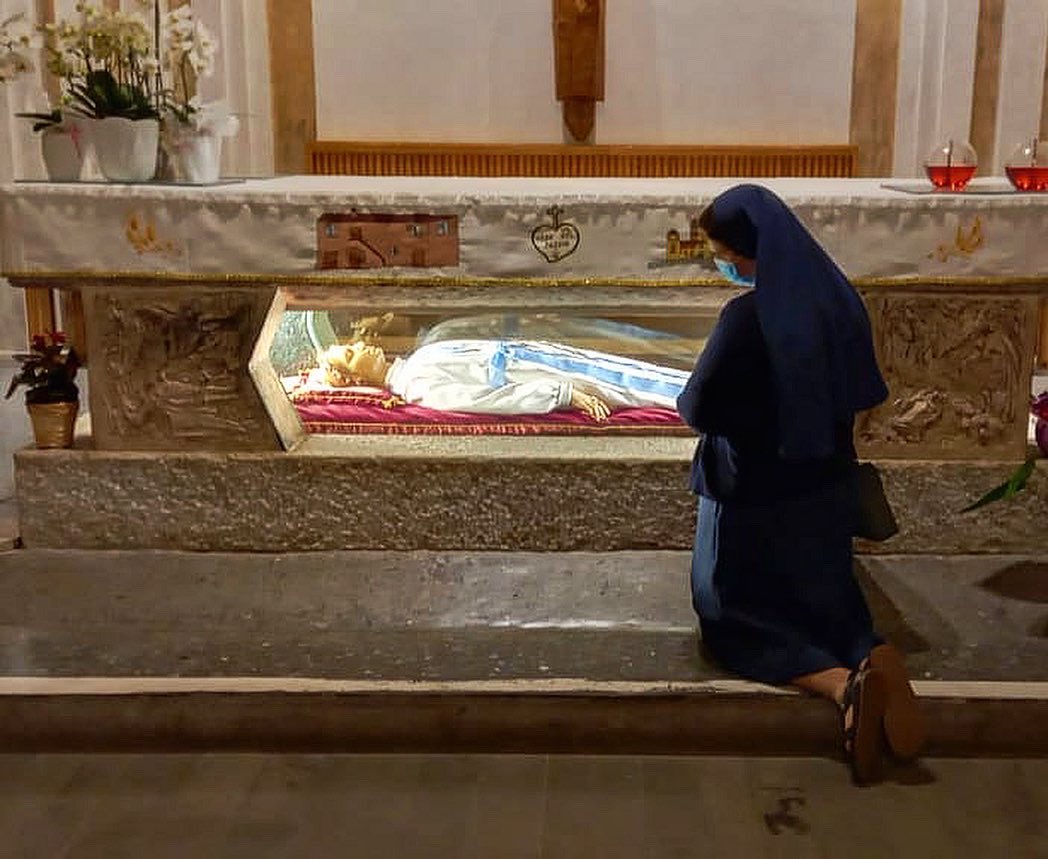 SrBethanyFSP's tweet photo. “He loves, He hopes, He waits. Our Lord prefers to wait Himself for the sinner for years rather than keep us waiting an instant.”
// St. Maria Goretti // https://t.co/YIKXw1QI2C
