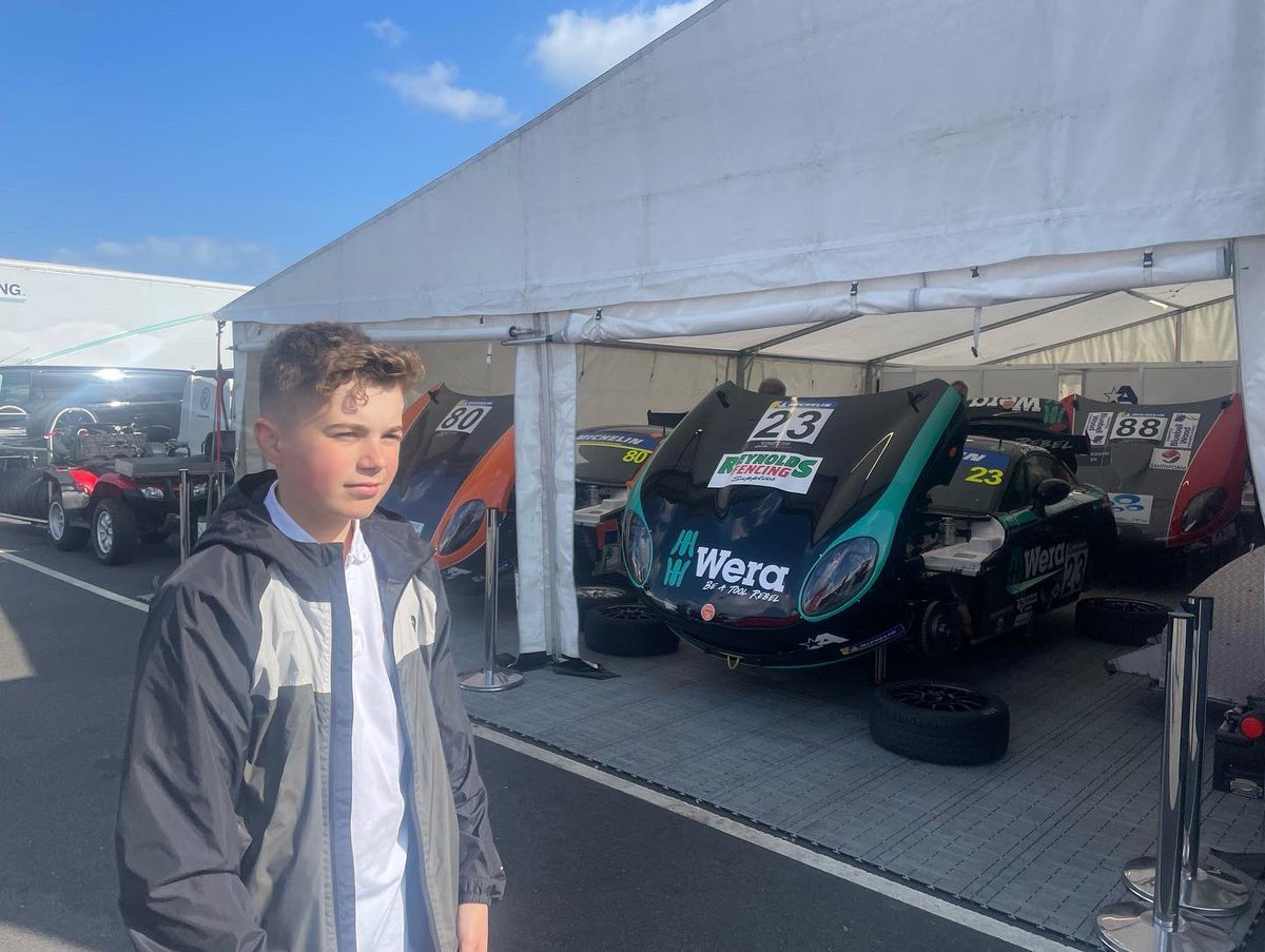 Great atmosphere in the paddock today at <a href="/DoningtonParkUK/">Donington Park</a>!

Had a great time meeting the <a href="/GinettaCars/">Ginetta</a> junior drivers 🏎🔥

#racingdriver #Motorsport #cars #racing #formula1 #juniordriver #driver #foryou #support #sports #athlete #winner #media #collaboration #youth #ambassador