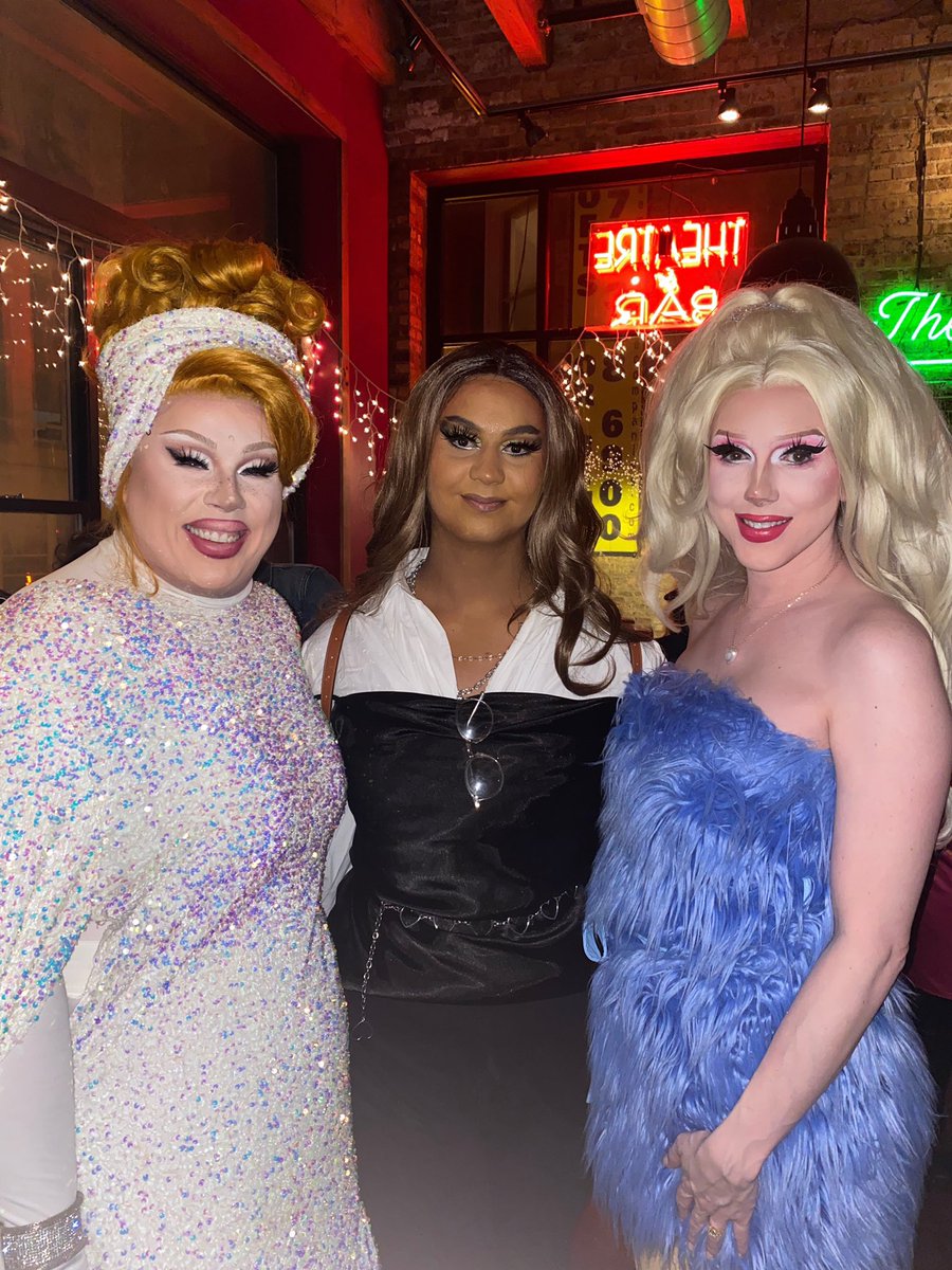 TheDarbyLynn's tweet photo. y’all. this is a very niche reference, but @AlexisBevels &amp; i met SubaRuPaul! THE SUBARUPAUL! and, of course, she was adorable and sweet 💕 https://t.co/Kr5Go7MVdo