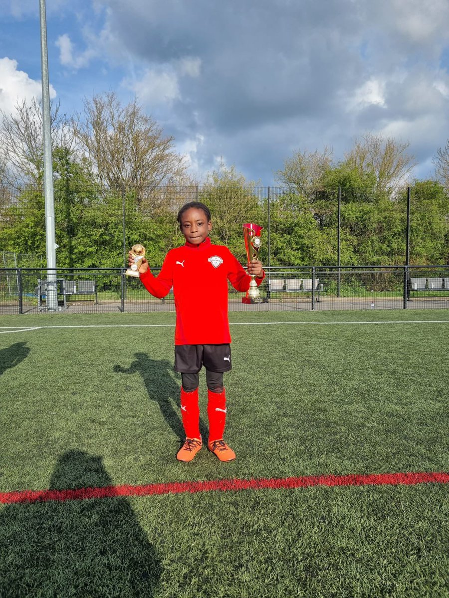 YoungStarsFC01's tweet photo. On the 8th April 2022 we won the kick first tournament! Well done to all the boys involved #youngwinners #talentedBoys #hardworkpaysoff https://t.co/CJl3LASDUI