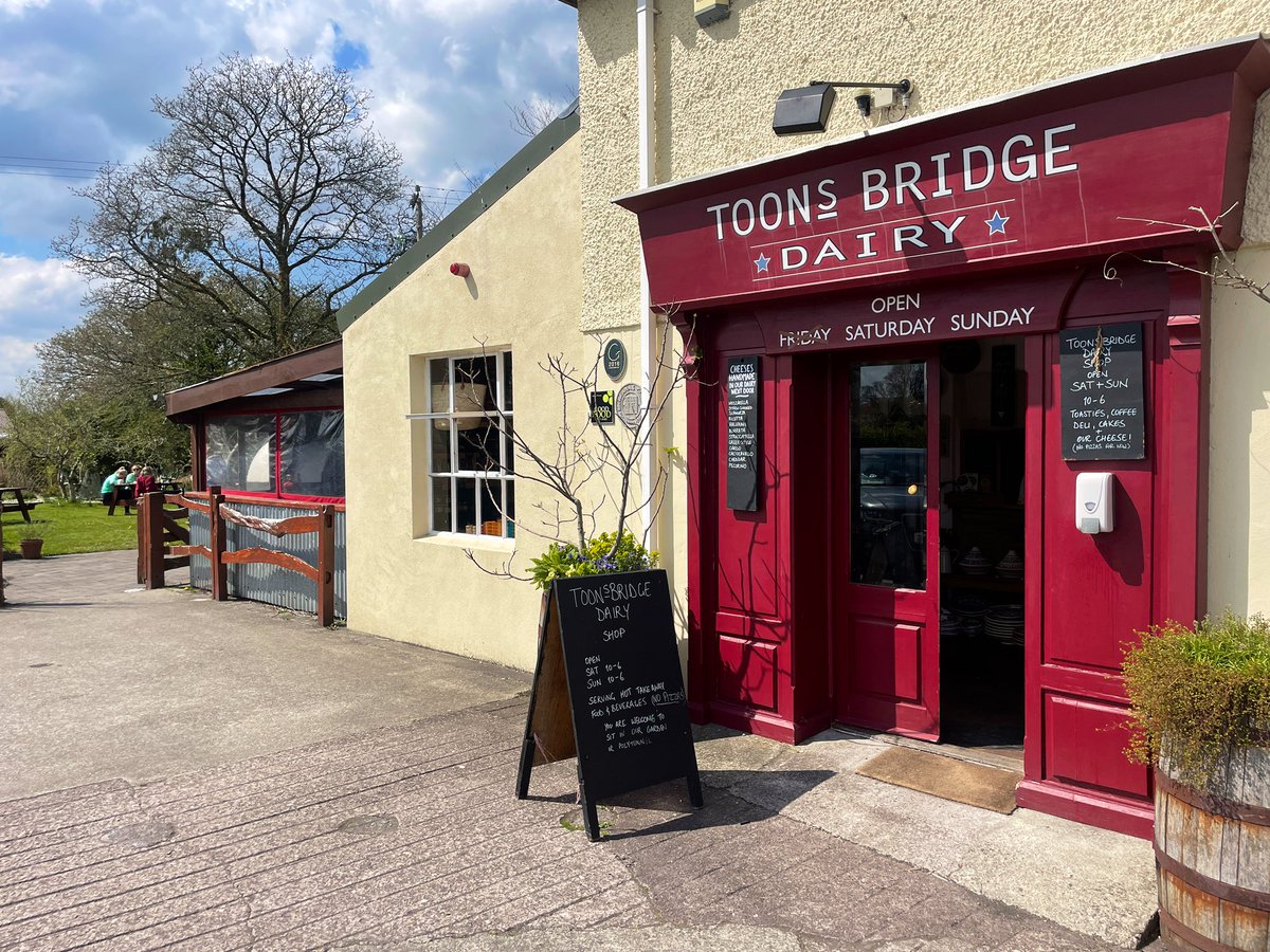 CiaraRevins's tweet image. Headed to the Múscraí west today to the magnificent @PrinceAugust to cast a fairy &amp;amp; then to @ToonsBridge for the most delicious toastie &amp;amp; to stock up on amazing olives, cheeses, meats &amp;amp; delights. Used the #ExploreCork App to pick today’s location apps.apple.com/ie/app/explore…