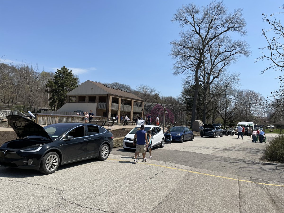 sway_mobility's tweet photo. Thanks to everyone who visited with us and the @DriveElectricOH members @clevemetroparks Zoo today for Party for the Planet. #electricvehicles #driveelectricearthday @ev_association https://t.co/6WVR08zDNC