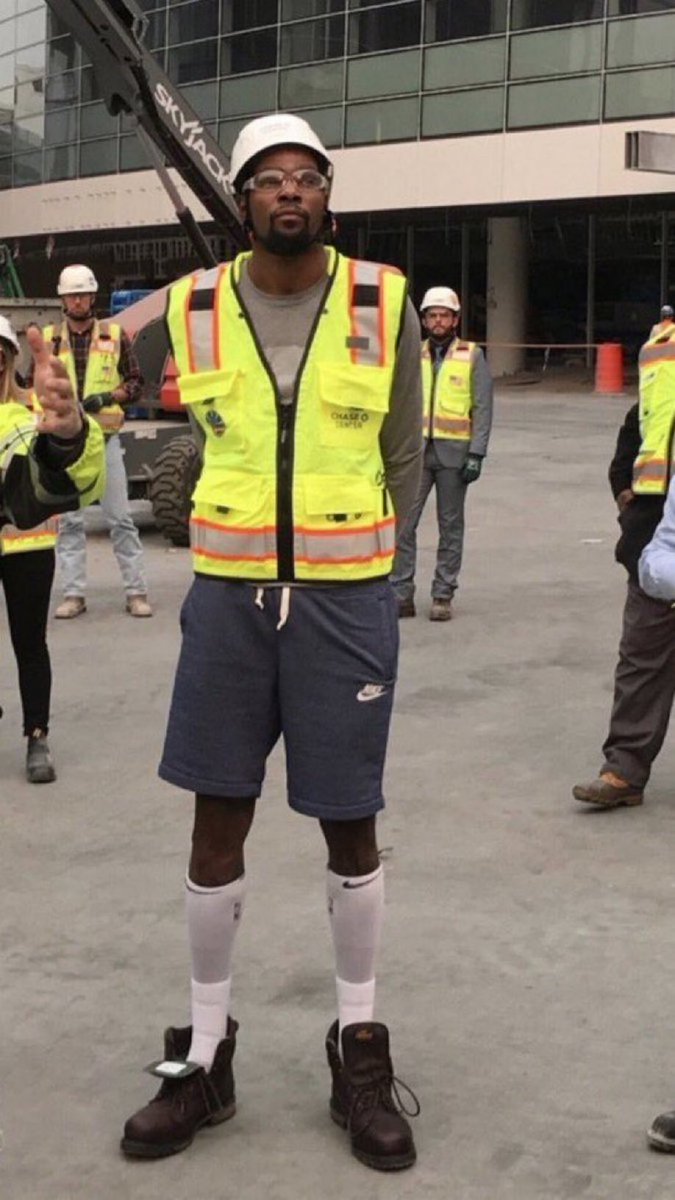 If Kevin Durant scores 40+ points today, we will send person who likes this tweet $1000.