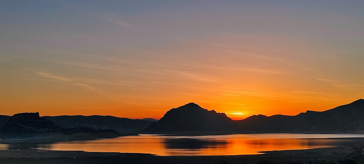 Beyhan_Encu's tweet photo. Var bi günbatımı sevdamız🌅 https://t.co/iWCjD7KxTU