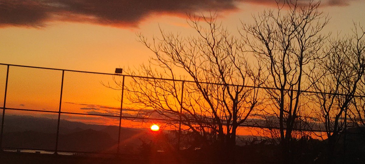 Beyhan_Encu's tweet photo. Var bi günbatımı sevdamız🌅 https://t.co/iWCjD7KxTU
