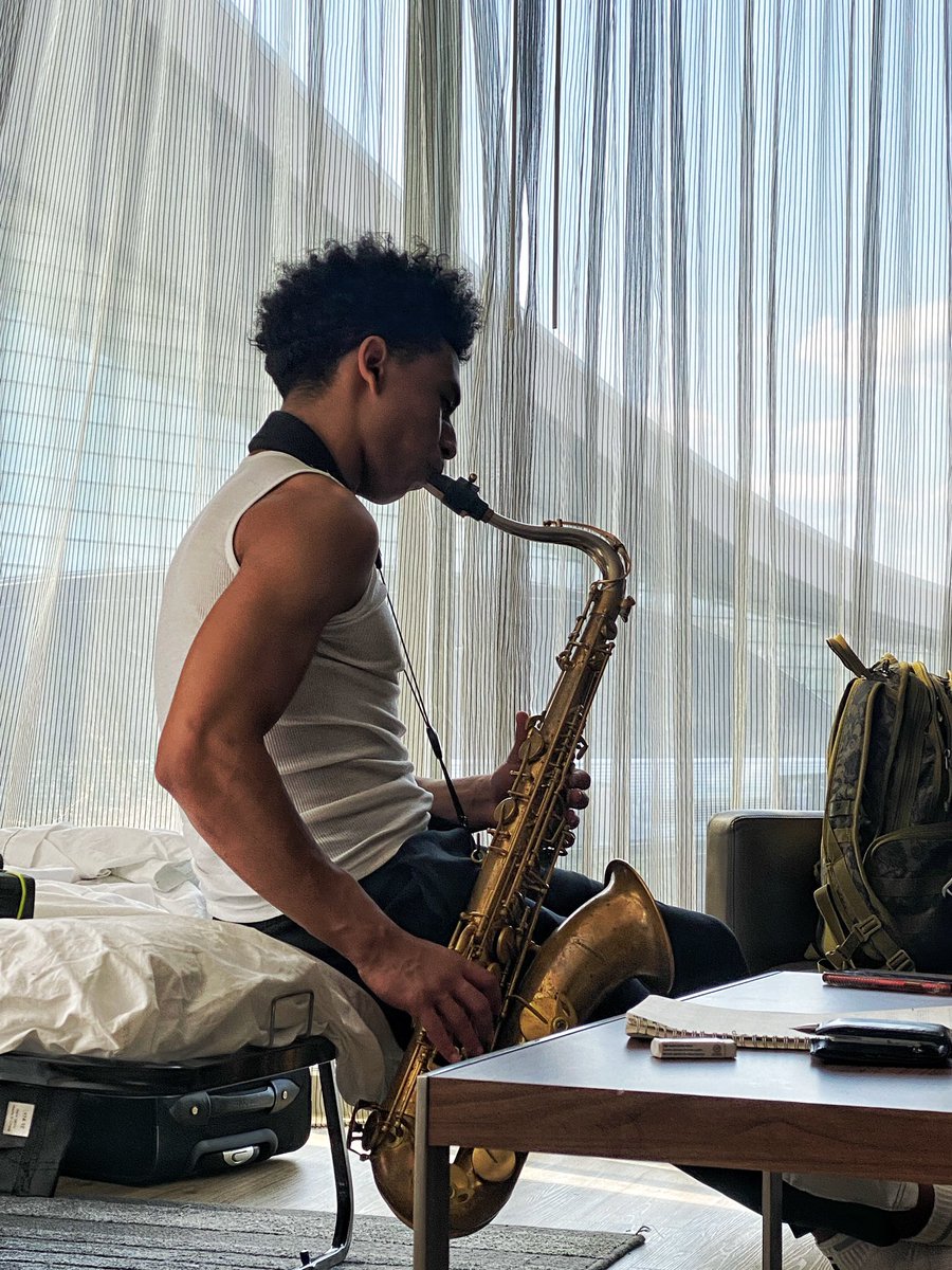 🏀Tourneys are long and grueling. Players need quality downtime to chill, recover, and reenergize between games. Whether you play or listen to, music is so much apart of hoops. Playing w/ #coltrane in your head <a href="/lakeablack/">LAKE BLACK</a>