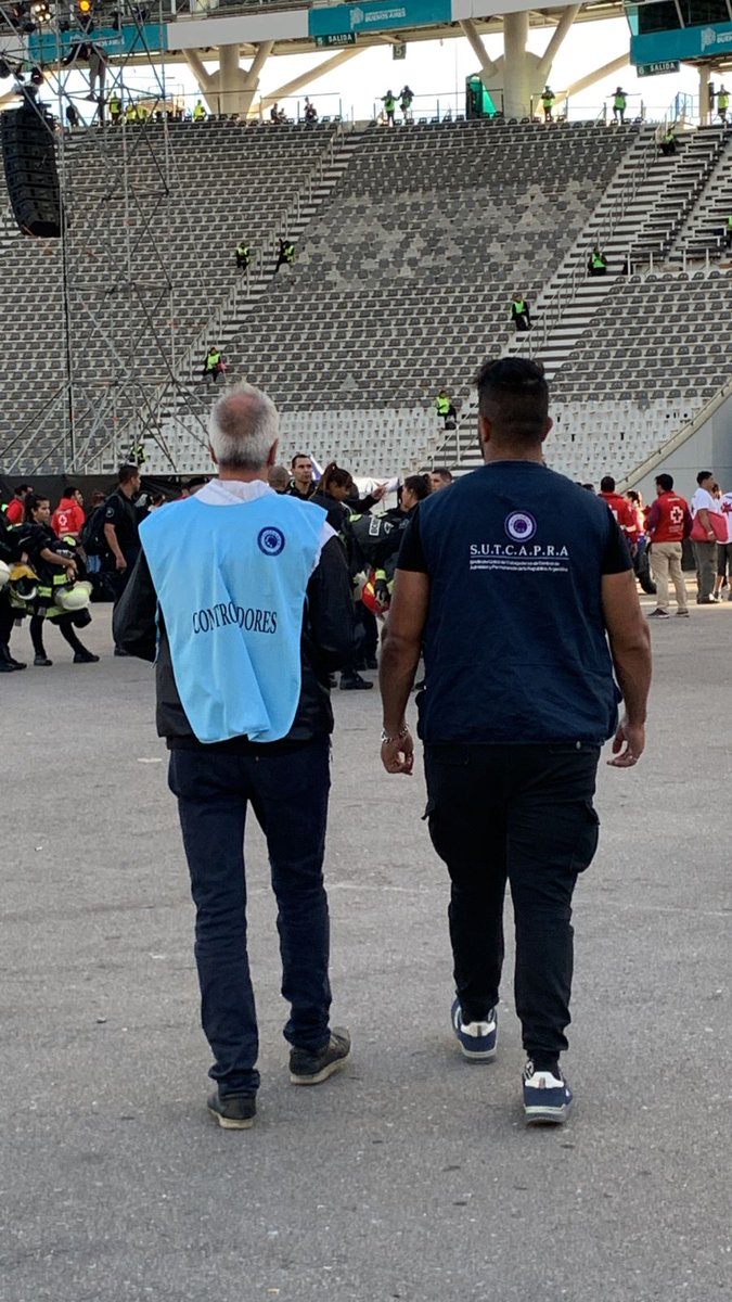 SutcapraOk's tweet photo. 🔵 SUTCAPRA presente en el recital de La Renga en #LaPlata
Como en cada evento que nuestros compañeros realizan sus tareas, acompañamos para controlar y fiscalizar el cumplimiento del convenio colectivo de trabajo y las condiciones laborales.
#Sutcapra #CAP https://t.co/gJQGuxiLOC