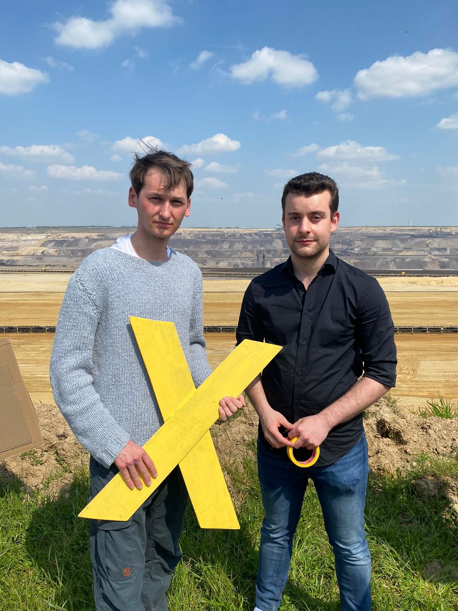 SPD.Klima.Gerecht 🇪🇺🇺🇦 (@klima_gerecht) on Twitter photo Es gibt Momente, da ist man einfach sprachlos angesichts des schieren Ausmaßes der Zerstörung unserer natürlichen Lebensgrundlagen. So ging es <a href="/luca_samlidis/">Luca Samlidis</a> und @maxoscarherzog, die heute für uns bei der Demo von <a href="/AlleDoerfer/">Alle Dörfer Bleiben</a> waren. #LuetziBleibt X Es gibt Momente, da ist man einfach sprachlos angesichts des schieren Ausmaßes der Zerstörung unserer natürlichen Lebensgrundlagen. So ging es <a href="/luca_samlidis/">Luca Samlidis</a> und @maxoscarherzog, die heute für uns bei der Demo von <a href="/AlleDoerfer/">Alle Dörfer Bleiben</a> waren. #LuetziBleibt X