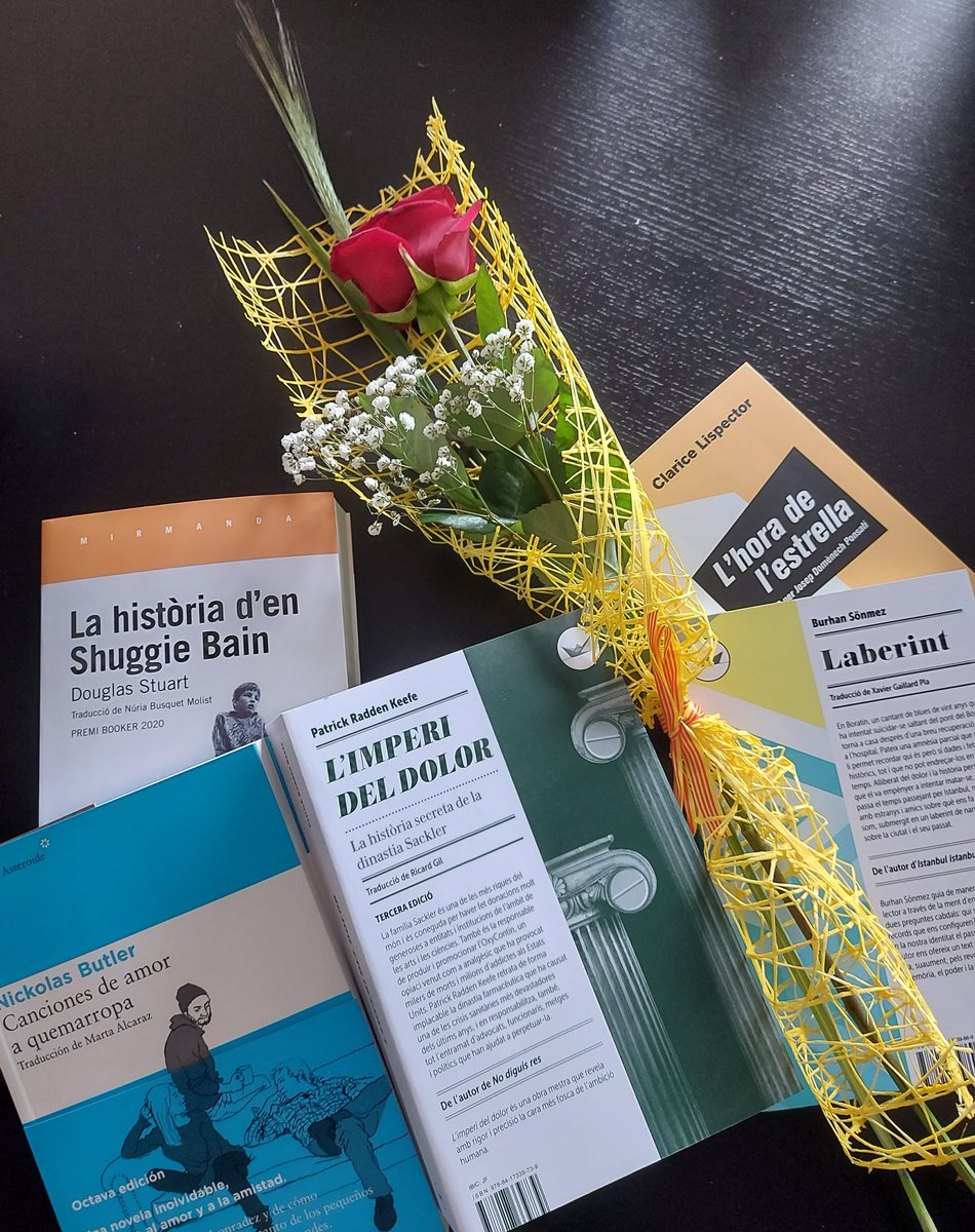 Gemmacaco's tweet photo. La collita d'aquest Sant Jordi. ⚘🦖📚
@Ed_Periscopi @mariabohigassal @LibrosAsteroide @LesMalesHerbes @Edicions1984 #santjordi2022 #eldiamésbonicdelany #llibres #cultura https://t.co/Yy3nlidxux