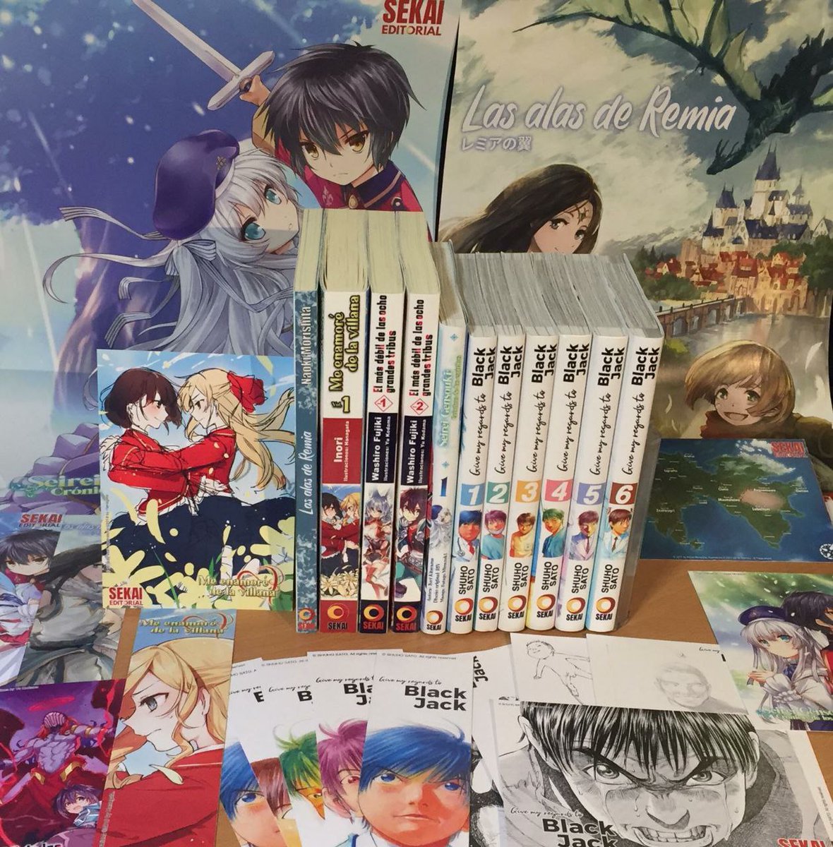 SekaiEditorial's tweet photo. ¡PRESENTAMOS EL CONTENIDO DE LA SEKAI BOX! ¡Y puede ser tuyo!

¿Quieres conseguir una? Tan solo has de darnos me gusta y compartir esta publicación mencionando a dos amigos contarles por qué quieres conseguirla. ¡También debes seguirnos!

¡Decidiremos el ganador el 8 de marzo! https://t.co/P8PRN2L26m