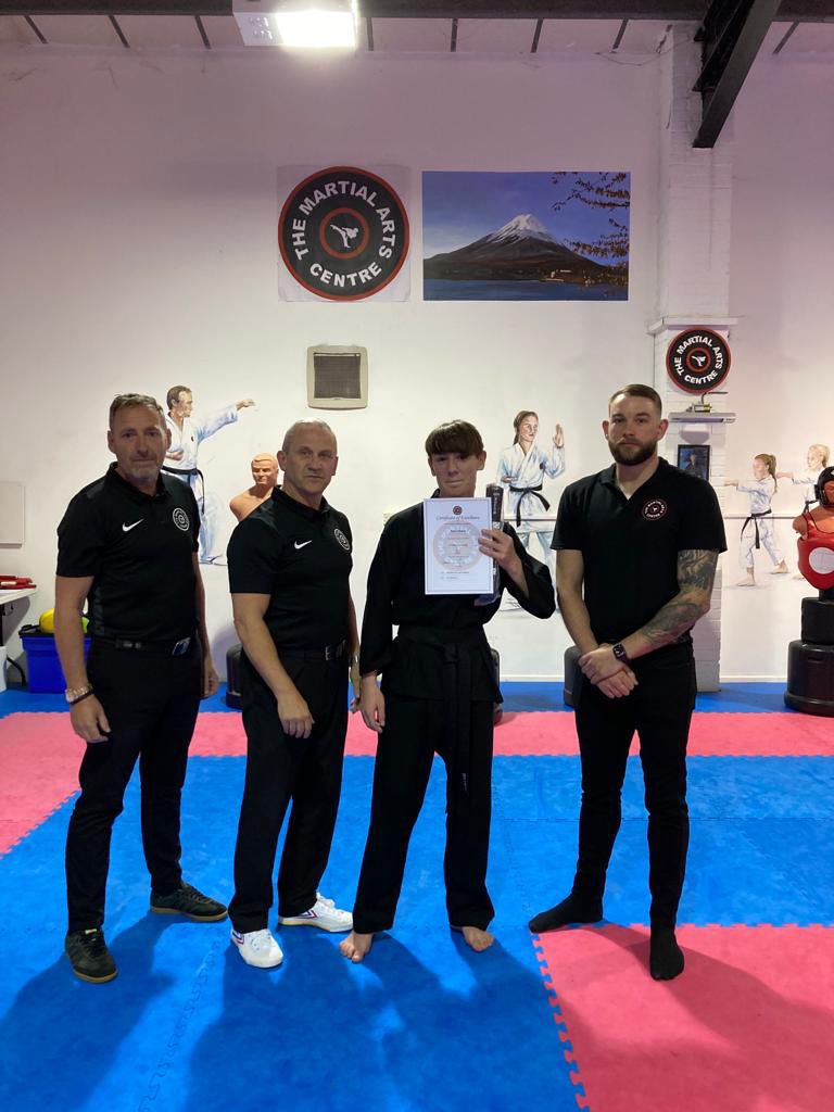 martialartscen1's tweet photo. Well done to Reece Martin, 2nd Dan Kickboxing grade.

Well done Reece, great achievement.

#TMAC #Essex #Braintree #MartialArts #Karate #Kickboxing #KravMaga #RoyceGracieJiuJitsu #RGJJ #Fitness #SelfDefence #MartialArtsLife #KarateEngland #KarateKids #HealthyLifestyle #DanGrade https://t.co/VpxgxGUfI6