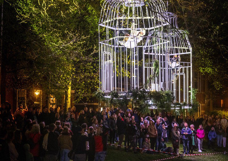 leeuwardenstad's tweet photo. Leeuwarden was drie avonden lang het toneel van het betoverend mooie Tolworld. Bedankt voor de magie @TheaterTol ❤️

📸 Jacob van Essen &amp; Xanne Vera https://t.co/dlMR92YfWK
