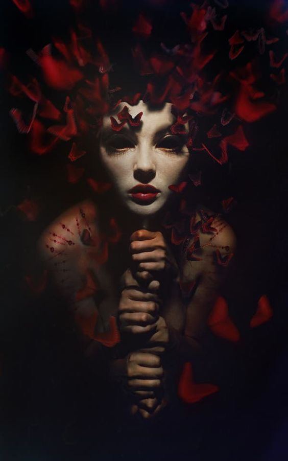 CassNwrites's tweet image. Put on a throne she’s never wanted
Skye must learn that every villain has an origin story, and that this one is hers.
Beware world, for by the time Skye accepts her fate HEADS WILL ROLL . . .
 #wiplift