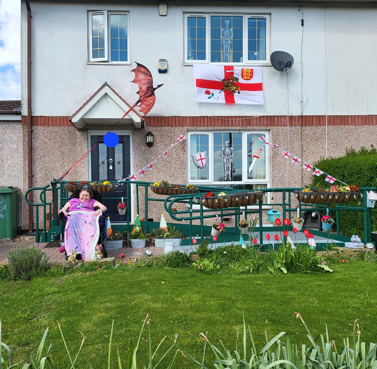 Happy St George's day everyone.
#StGeorgesDay #decorationFun #LifeIsShort #Bekind #SpreadJoy
