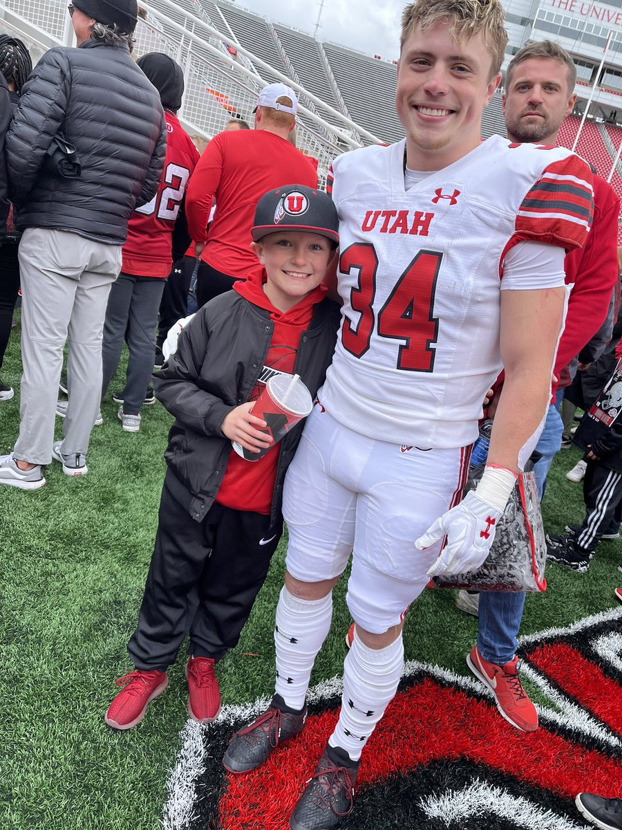 Coach_Hoop_'s tweet photo. My dude had a blast! Big ups to my guys @CollinEdwards24 @tk_naak and @Wiss_Mode for taking the time to dap up and chat with the kid. Appreciate ya young fellas! Keep up the good work!✊🏼 https://t.co/hPjL7zt7eo