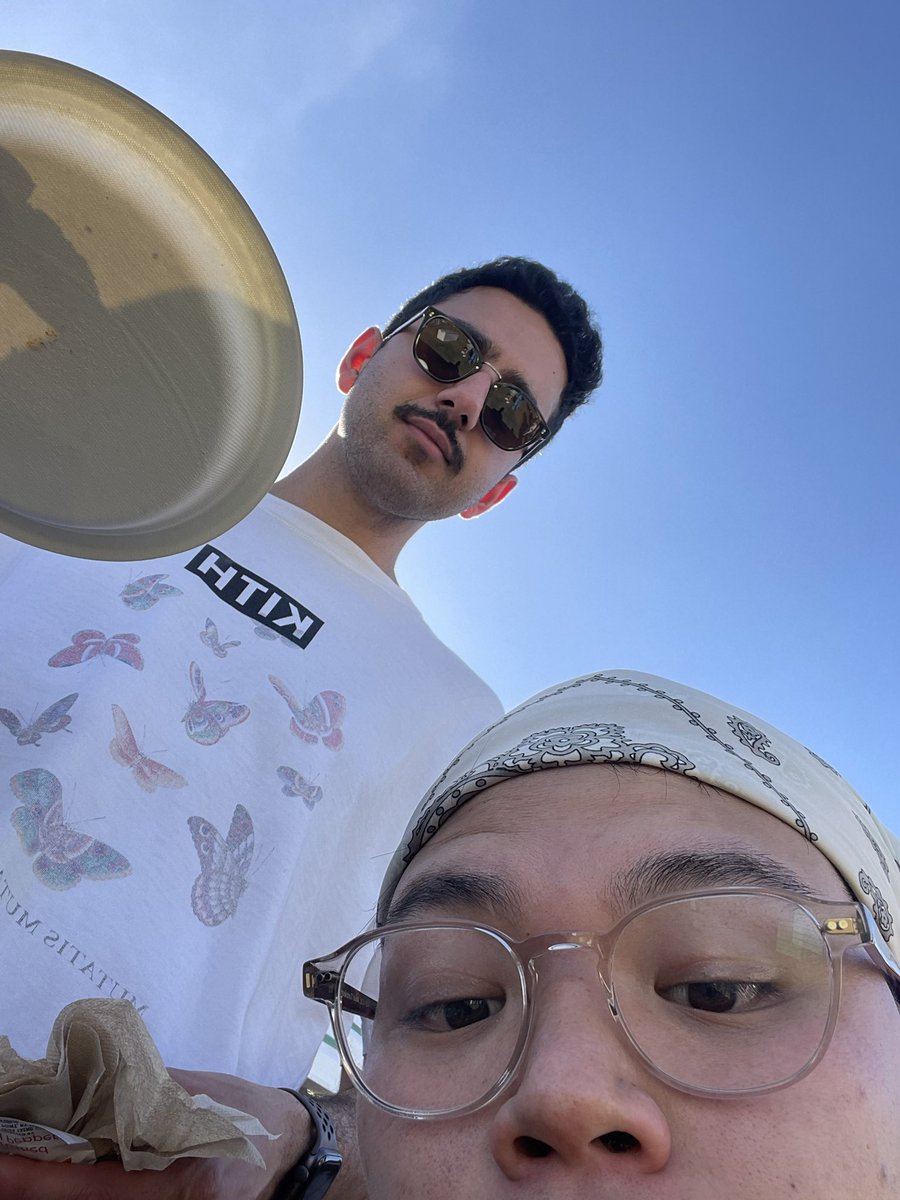 DerriChenn's tweet photo. Anyone have Sunday Coachella tickets? I’m on my knees 😰 https://t.co/xtD8vEhqnX