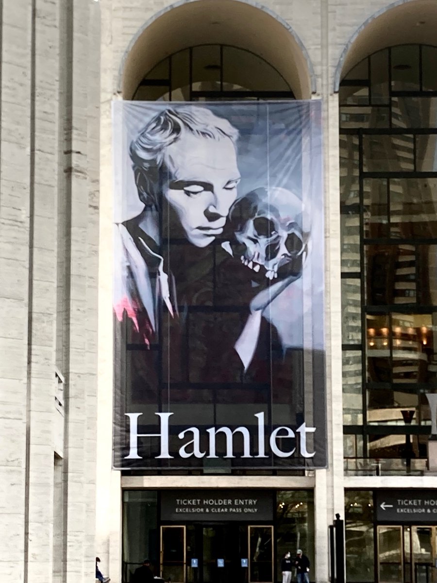 TomFruehActor's tweet photo. Sir Laurenceโs visage finally graces The Met! #TheMetOpera #Hamlet #Shakespeare #opera #BrettDean #newproductions #LincolnCenter #homage #ilovenewyork https://t.co/atl2T3c7QO